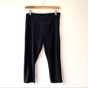 VOGO Athletica Solid Black Crisscross Bottom Braided Crop Workout Gym Leggings M